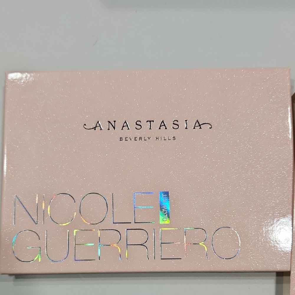 Anastasia Beverly Hills Shimmering Pink Glow Palette